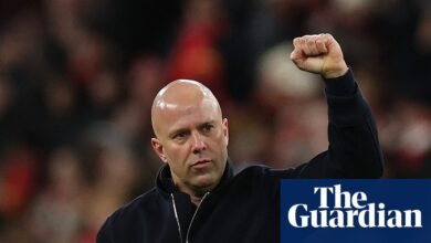 أرني سلوت يرد على انتقادات روني: "أنا وكليوب كلانا أحرزنا الدوري"