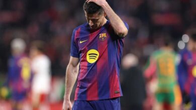 برشلونة يواصل سلسلة الهزائم ويبتعد عن الصدارة بعد خسارة ديربي كاتالونيا