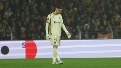 مدرب حراس فرنسا يراقب موهبة لنس الشابة في مباراة دراماتيكية أمام موناكو