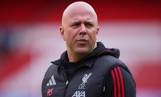 ليفربول يبحث عن الصدارة في مواجهة نوتنغهام فورست ضمن منافسات الدوري الإنجليزي