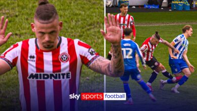 كالفين فيليبس يطرد في ديربي شيفيلد بعد تدخل خطير على إنغيلسون