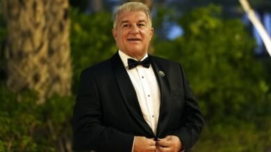 كشف صادم: ميسي يرفض مصافحة لابورتا في حفل الكرة الذهبية 2023