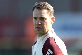 نوير يخطو نحو العودة.. بايرن ميونخ ينتظر حارس خط الدفاع الأول